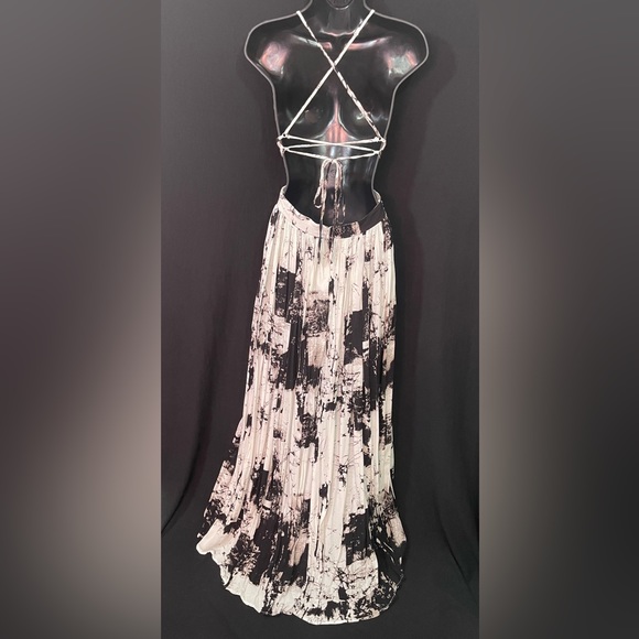 Black and white fashion nova maxi dress - Picture 6 of 10